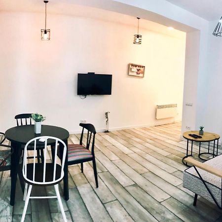 City Center Apartments By Happy Place Тбилиси Экстерьер фото