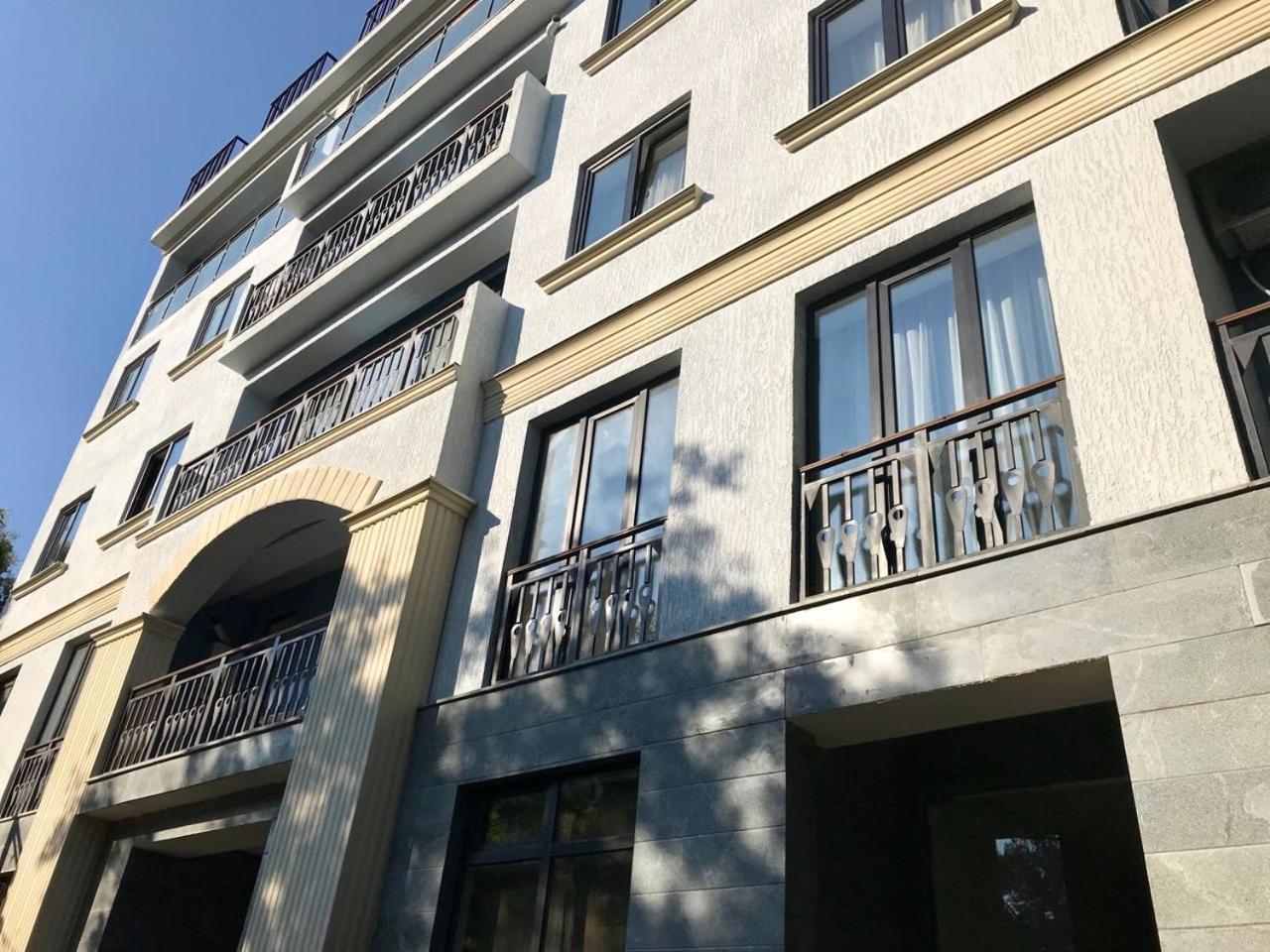 City Center Apartments By Happy Place Тбилиси Экстерьер фото