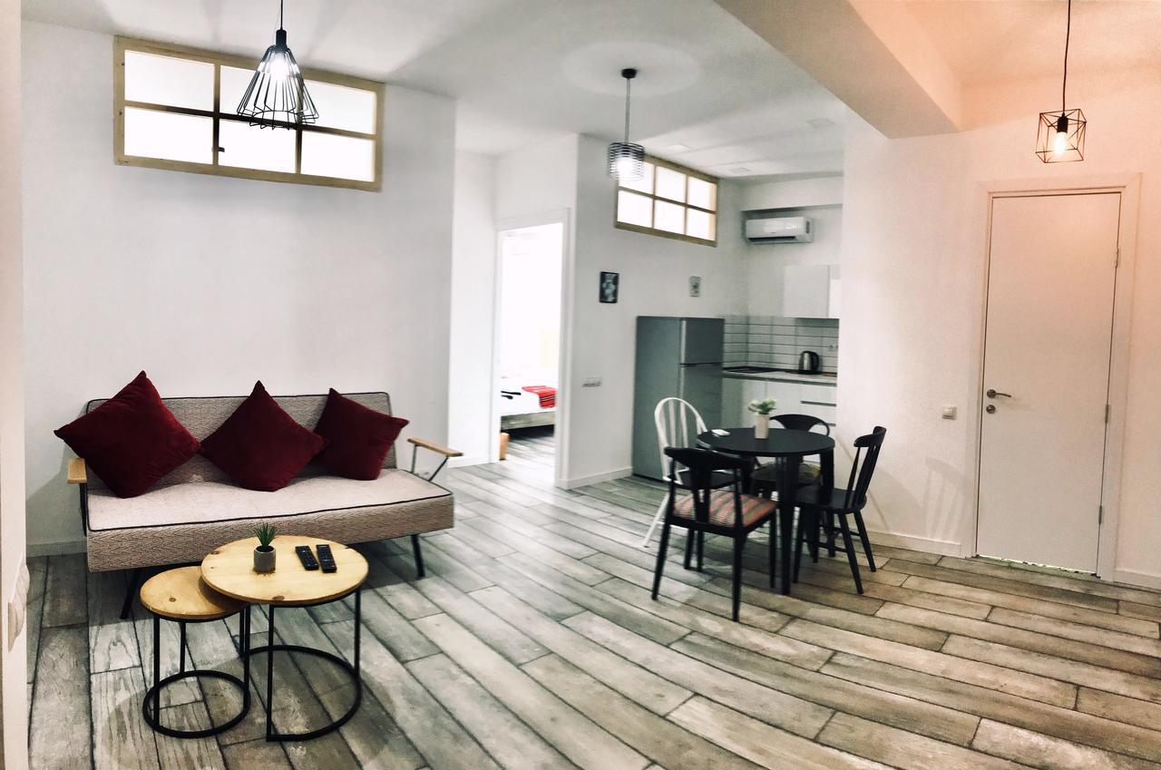 City Center Apartments By Happy Place Тбилиси Экстерьер фото