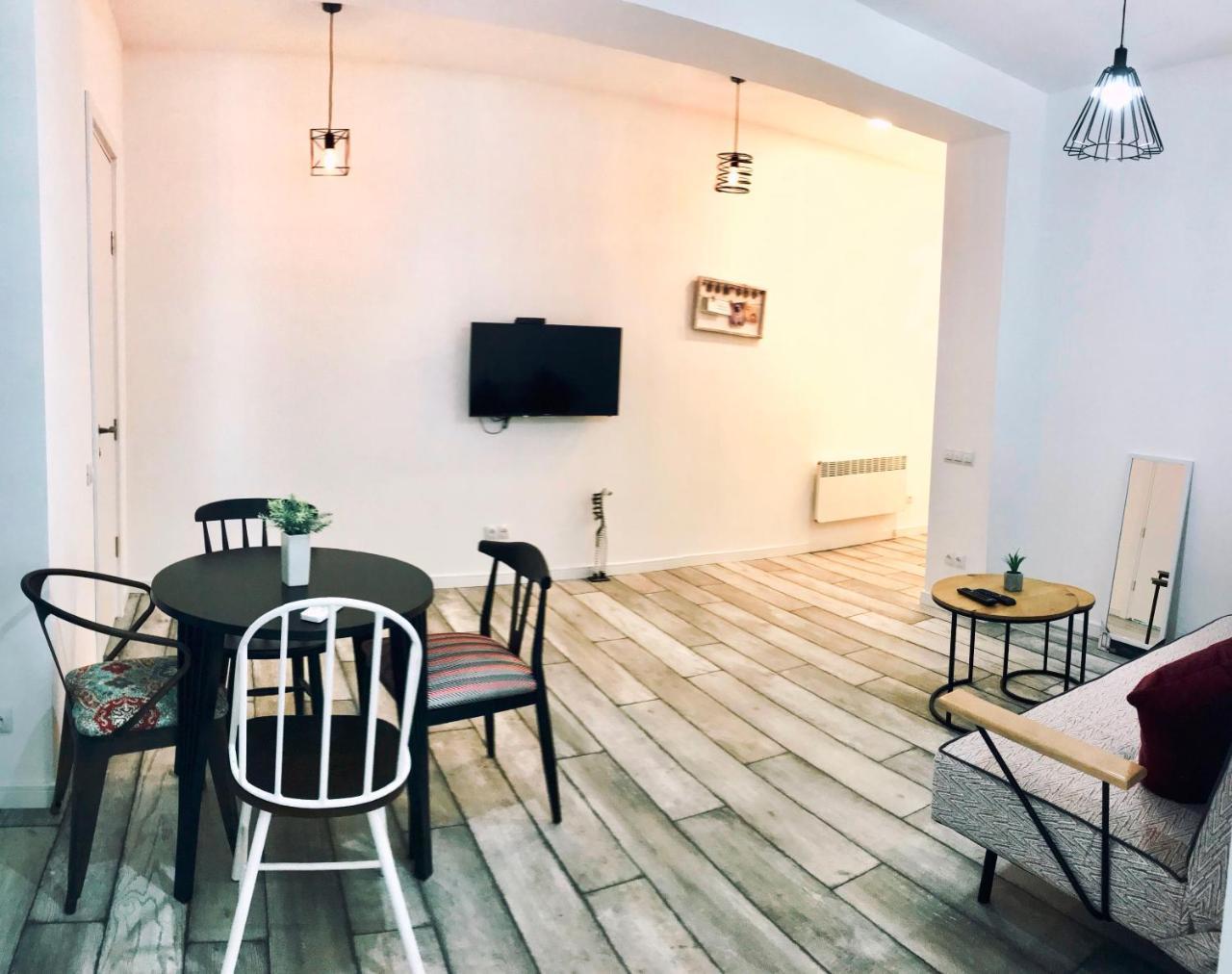 City Center Apartments By Happy Place Тбилиси Экстерьер фото